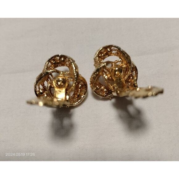 Unbranded 1" Gold tone Swirl beaded Abstract Bird Nest Faux Pearls Clip Ons - Picture 5 of 7